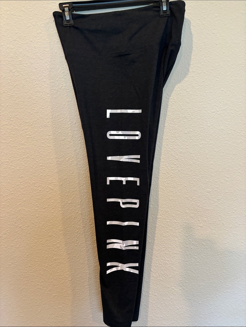 L NWOT PINK Victoria's Secret Black Leggings with White/gray Camo Logo